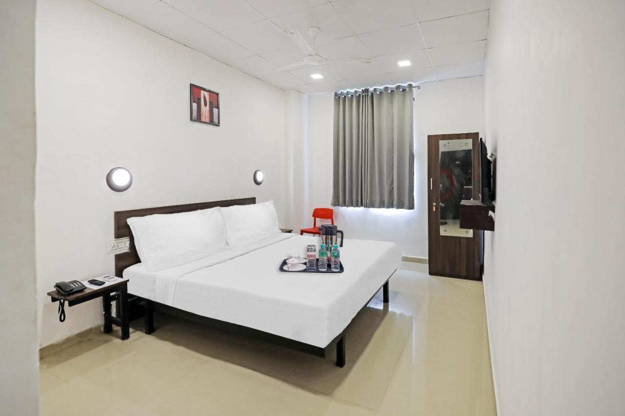 Hotel Gokul Solitaire, Surat Bhatha Kültér fotó