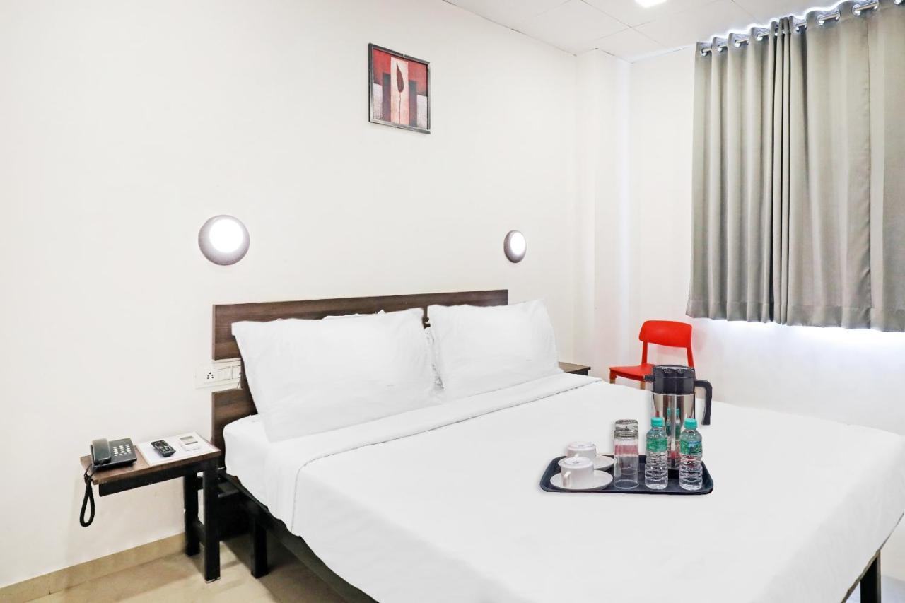 Hotel Gokul Solitaire, Surat Bhatha Kültér fotó