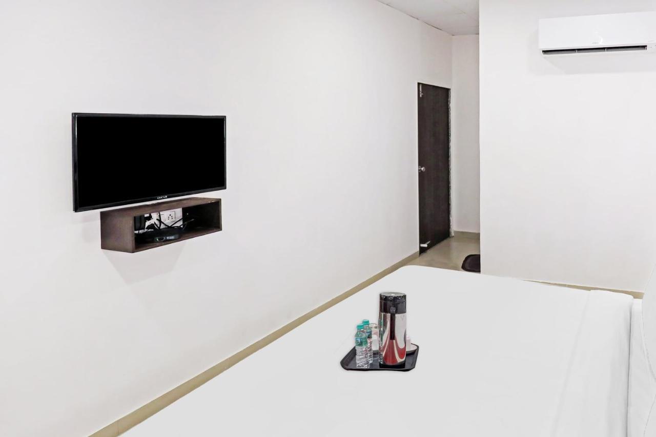 Hotel Gokul Solitaire, Surat Bhatha Kültér fotó