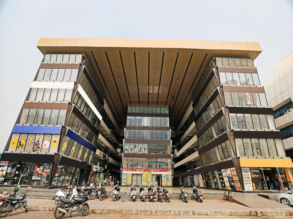 Hotel Gokul Solitaire, Surat Bhatha Kültér fotó