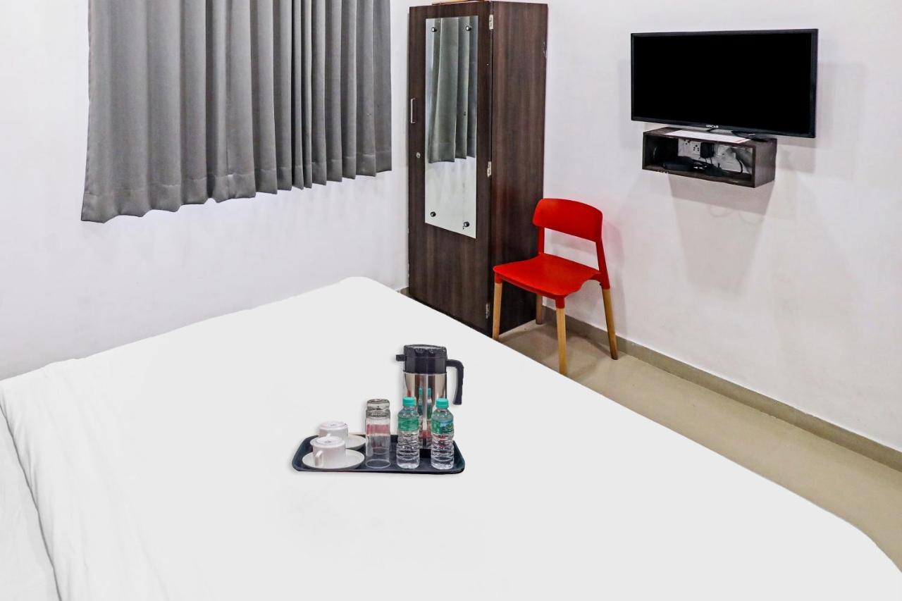 Hotel Gokul Solitaire, Surat Bhatha Kültér fotó