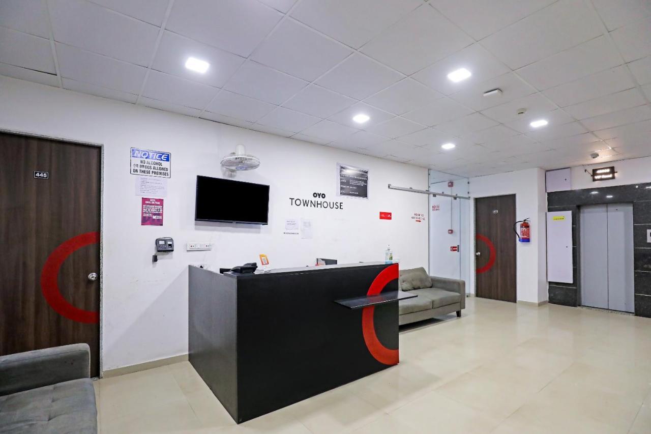 Hotel Gokul Solitaire, Surat Bhatha Kültér fotó