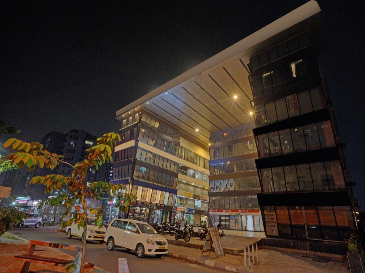 Hotel Gokul Solitaire, Surat Bhatha Kültér fotó