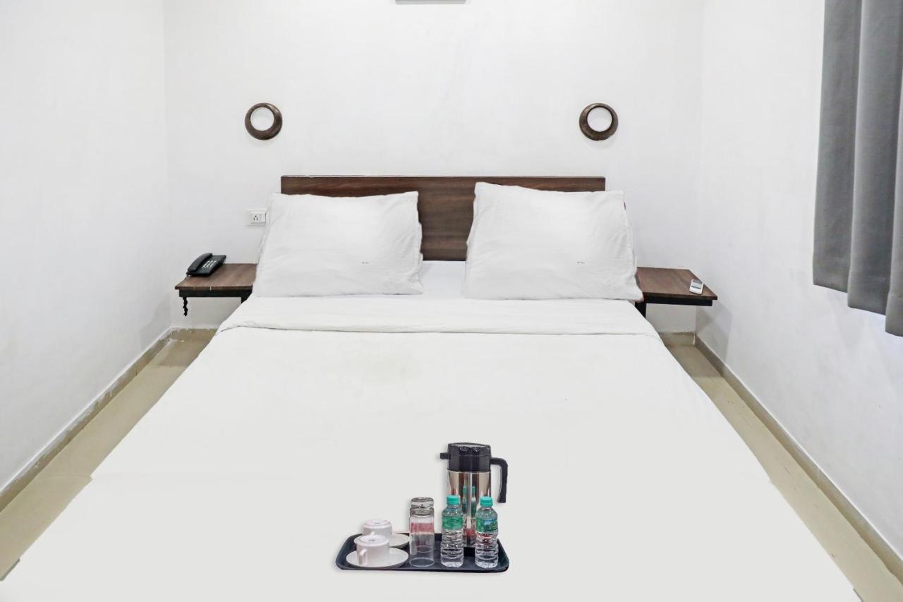 Hotel Gokul Solitaire, Surat Bhatha Kültér fotó