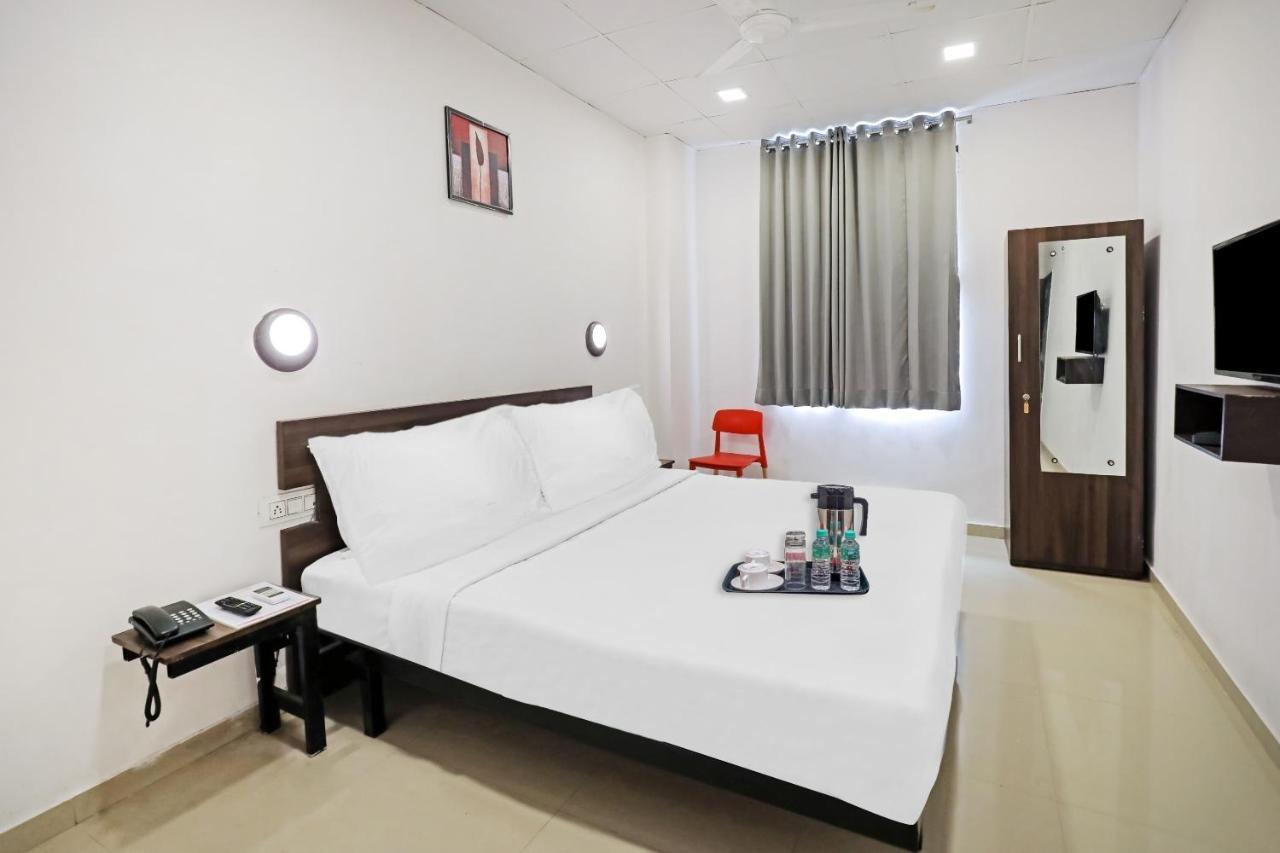 Hotel Gokul Solitaire, Surat Bhatha Kültér fotó
