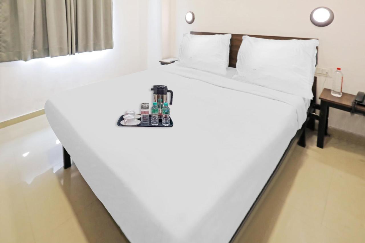 Hotel Gokul Solitaire, Surat Bhatha Kültér fotó