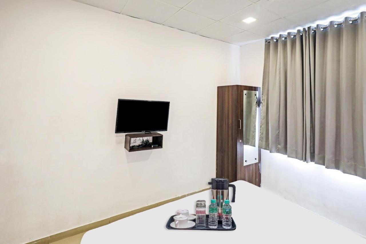Hotel Gokul Solitaire, Surat Bhatha Kültér fotó
