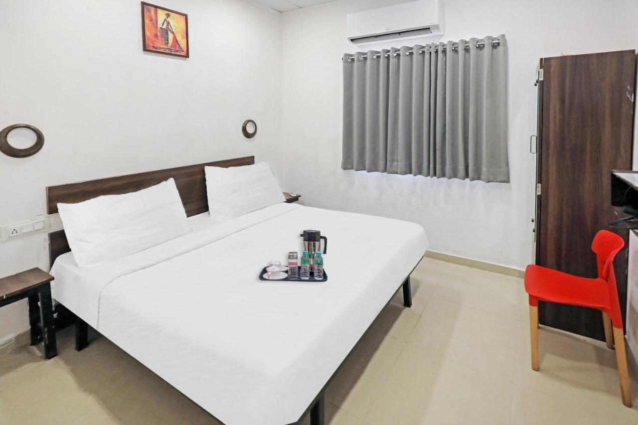 Hotel Gokul Solitaire, Surat Bhatha Kültér fotó