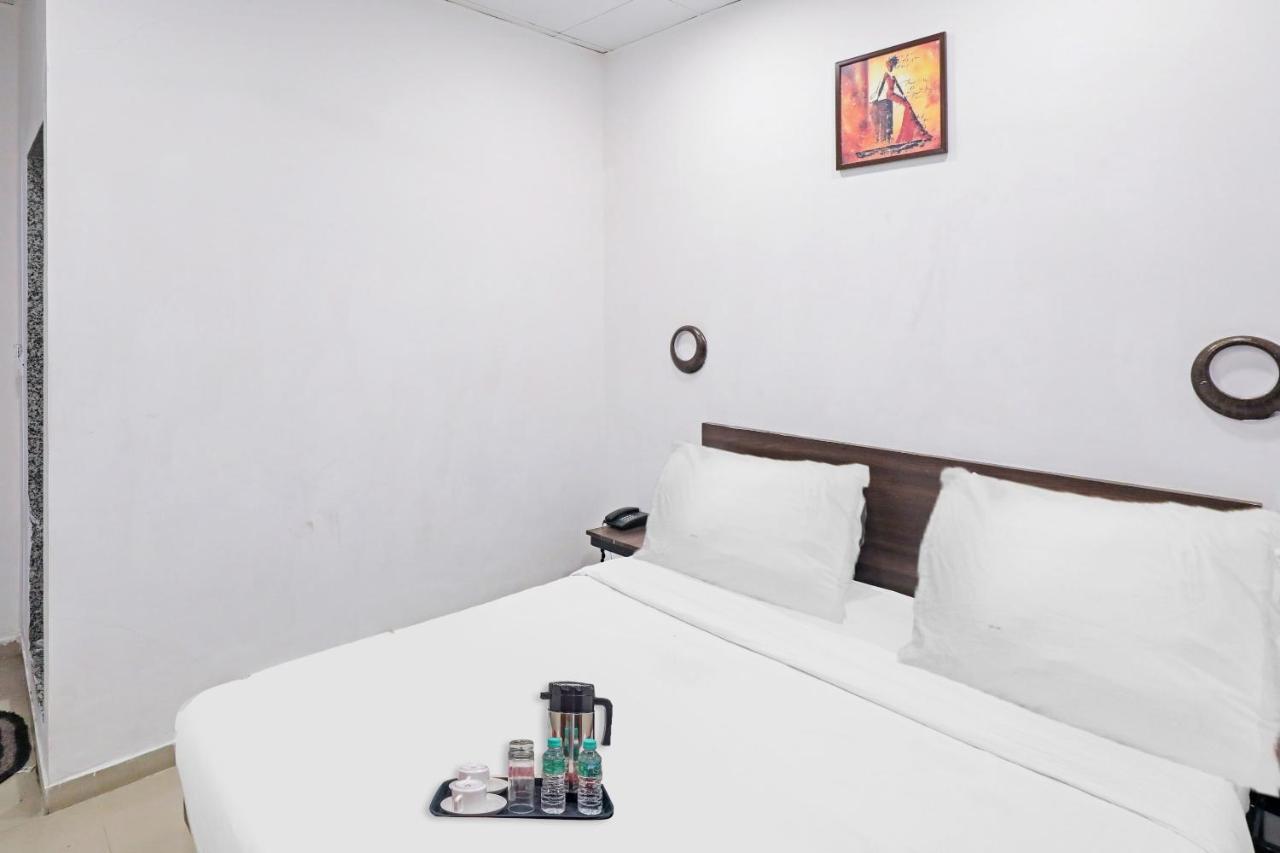 Hotel Gokul Solitaire, Surat Bhatha Kültér fotó