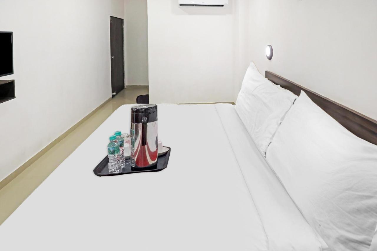 Hotel Gokul Solitaire, Surat Bhatha Kültér fotó