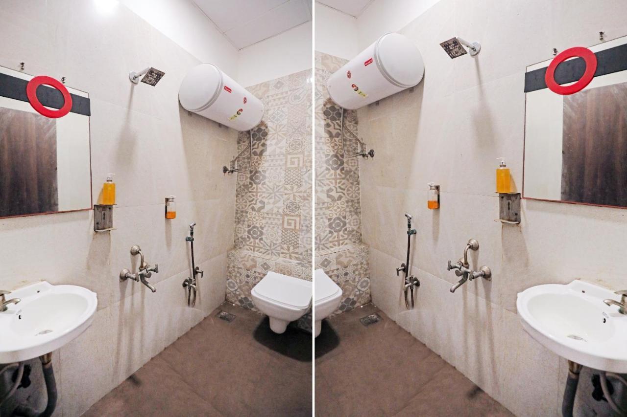 Hotel Gokul Solitaire, Surat Bhatha Kültér fotó
