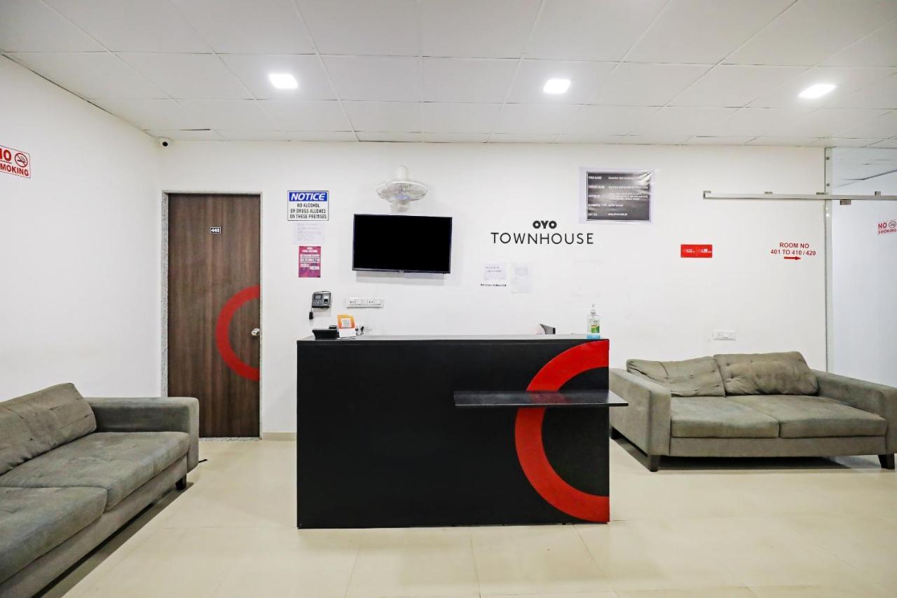 Hotel Gokul Solitaire, Surat Bhatha Kültér fotó