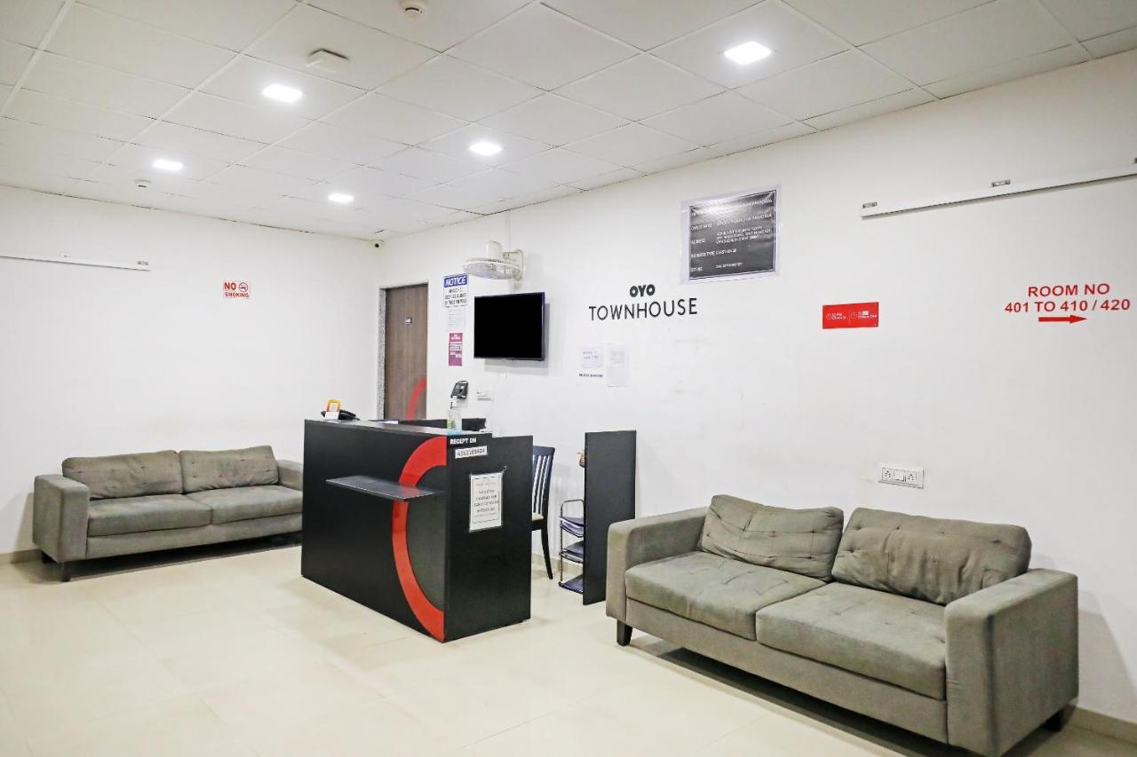 Hotel Gokul Solitaire, Surat Bhatha Kültér fotó