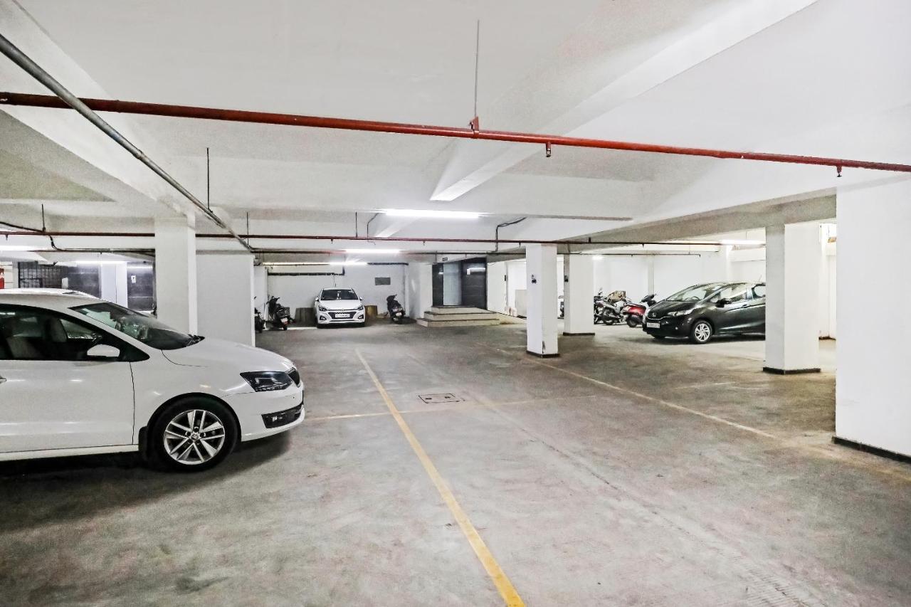 Hotel Gokul Solitaire, Surat Bhatha Kültér fotó