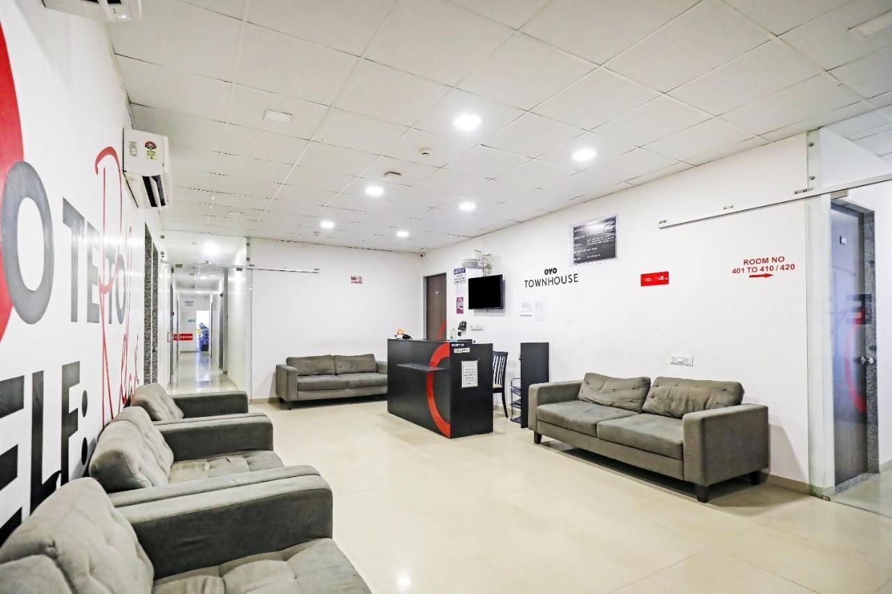 Hotel Gokul Solitaire, Surat Bhatha Kültér fotó