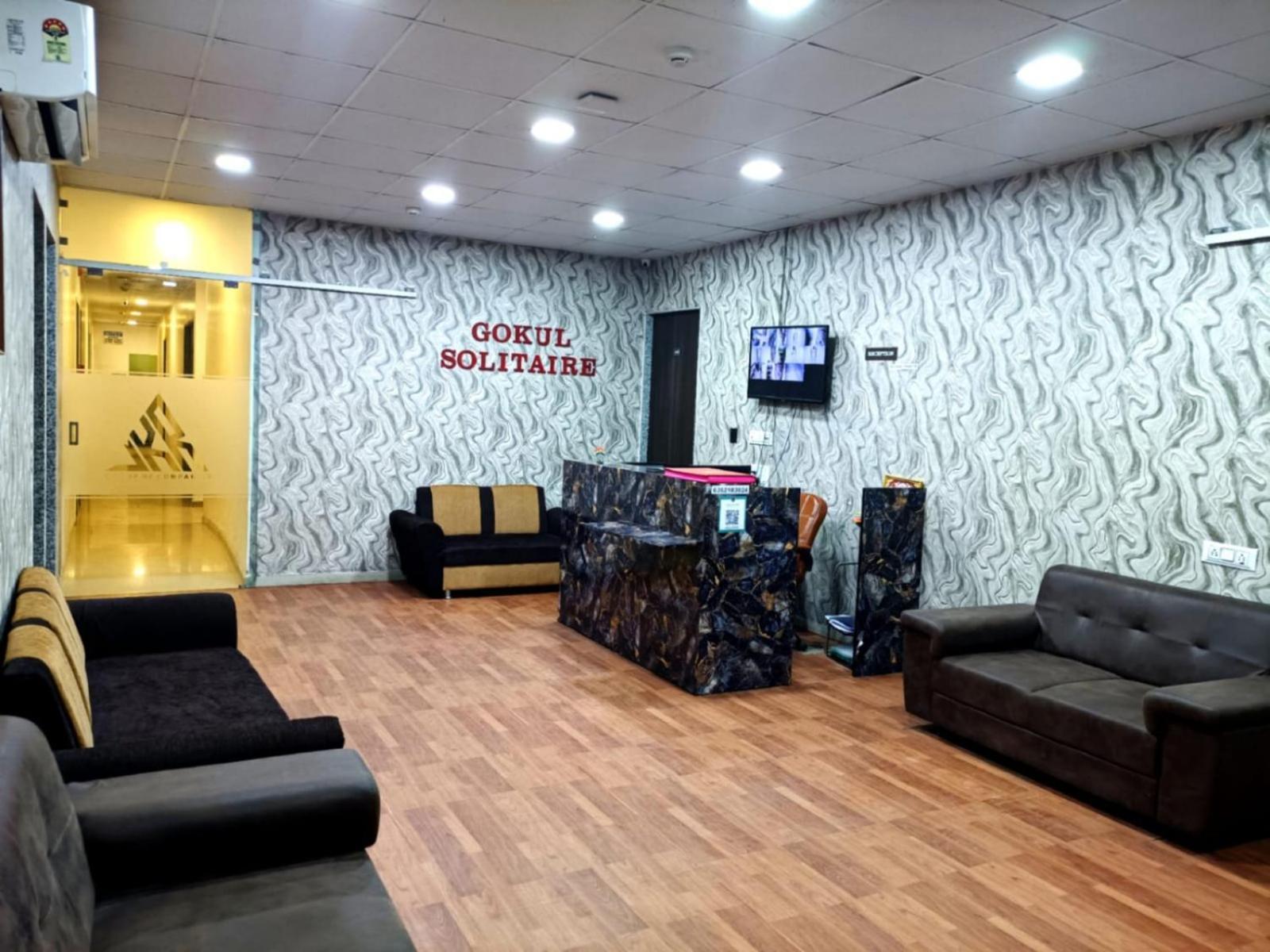 Hotel Gokul Solitaire, Surat Bhatha Kültér fotó