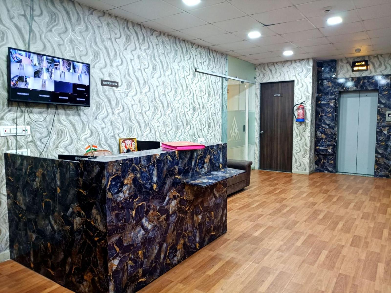 Hotel Gokul Solitaire, Surat Bhatha Kültér fotó