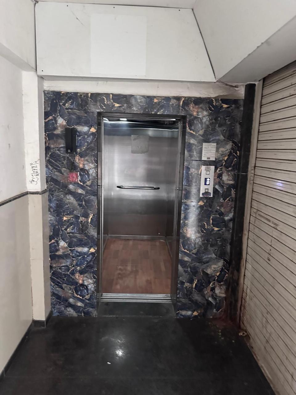 Hotel Gokul Solitaire, Surat Bhatha Kültér fotó