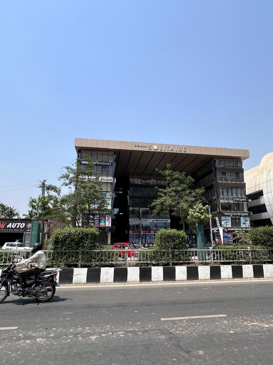 Hotel Gokul Solitaire, Surat Bhatha Kültér fotó